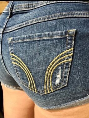Hollister low-rise denim cut-off shorts. | 3